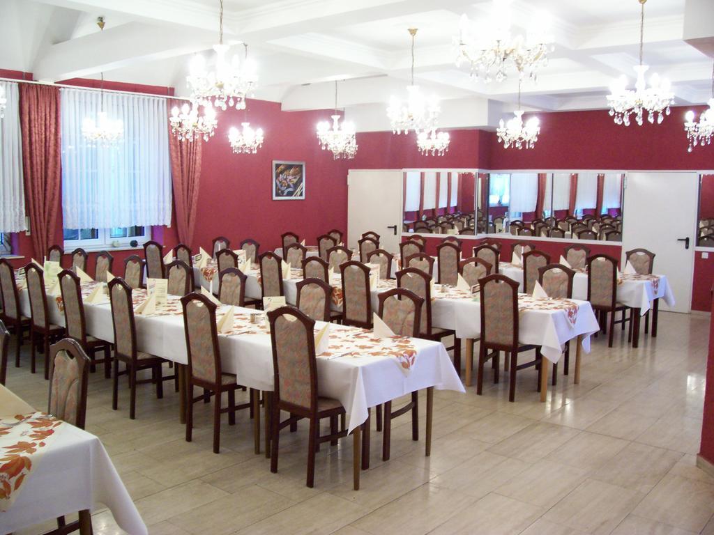 Hotel Reuterhof Reuterstadt Stavenhagen Esterno foto