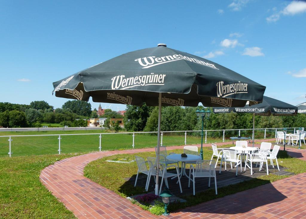 Hotel Reuterhof Reuterstadt Stavenhagen Esterno foto