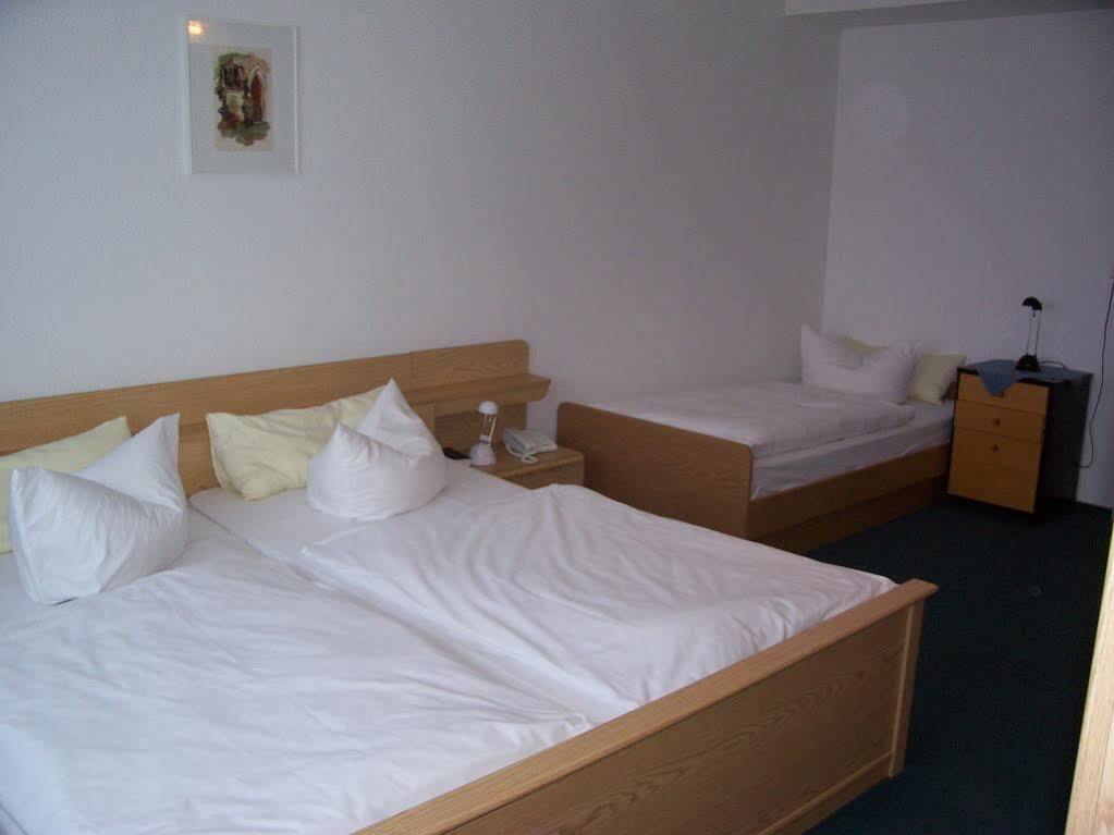 Hotel Reuterhof Reuterstadt Stavenhagen Esterno foto